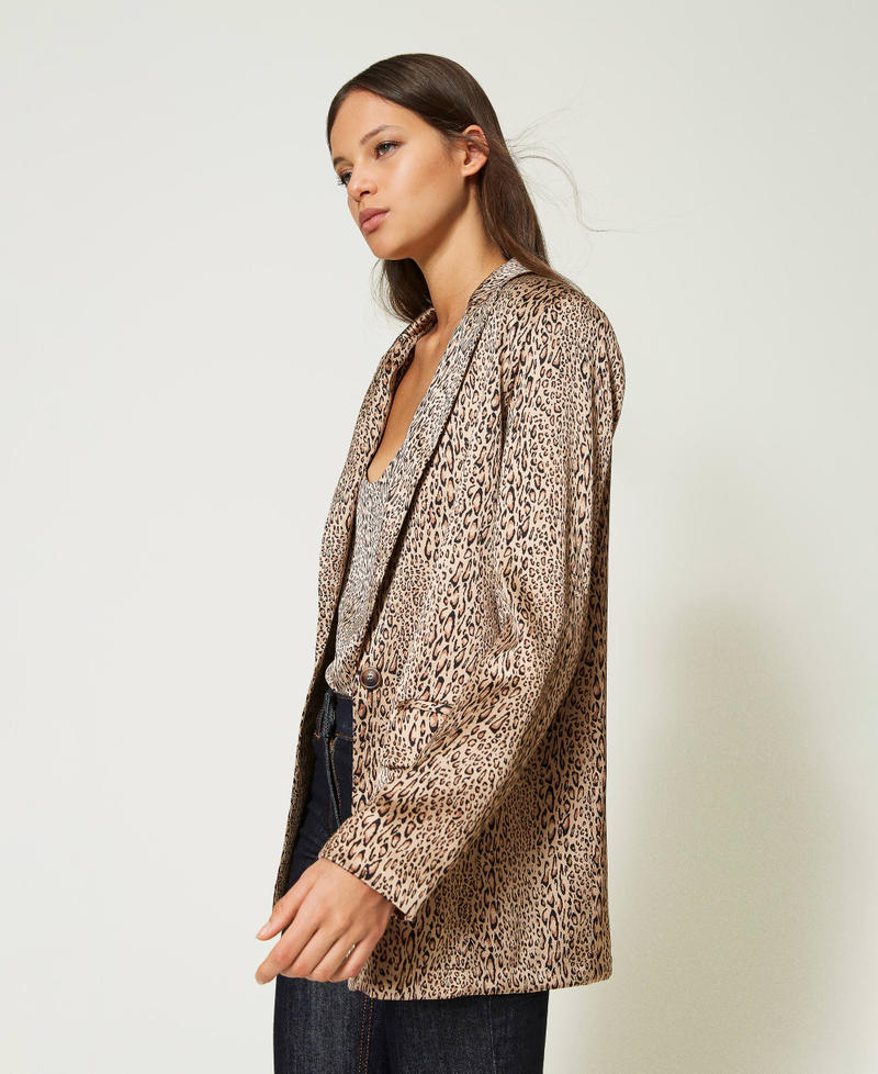Blazer en satin animalier