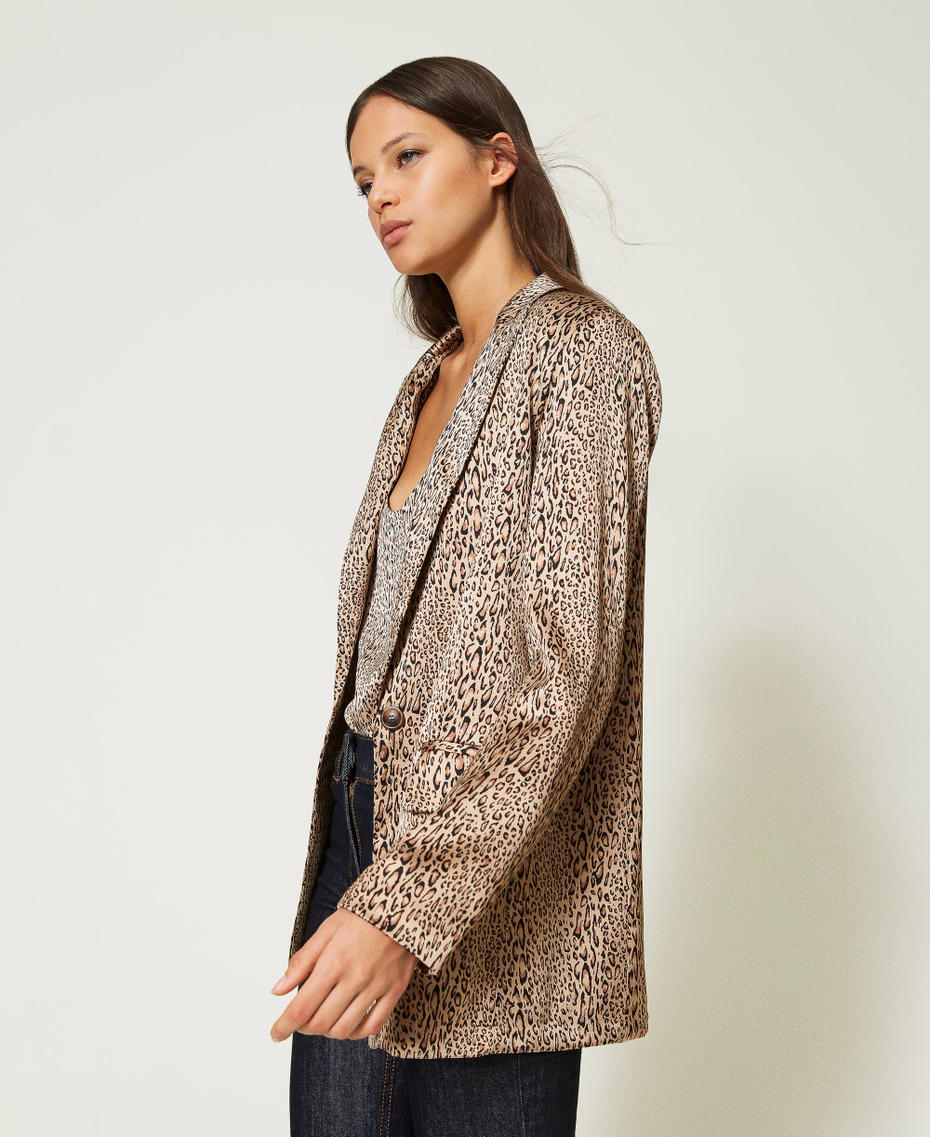Blazer en satin animalier