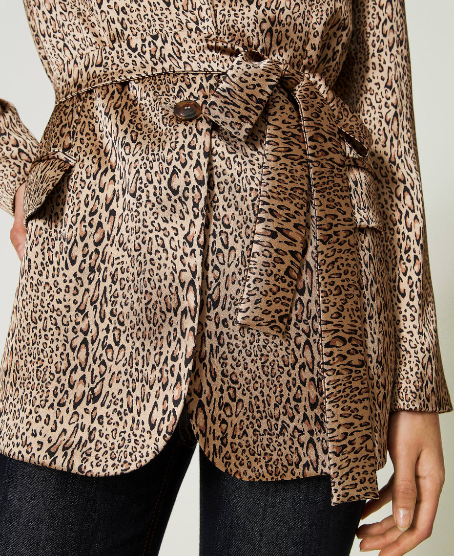 Blazer en satin animalier