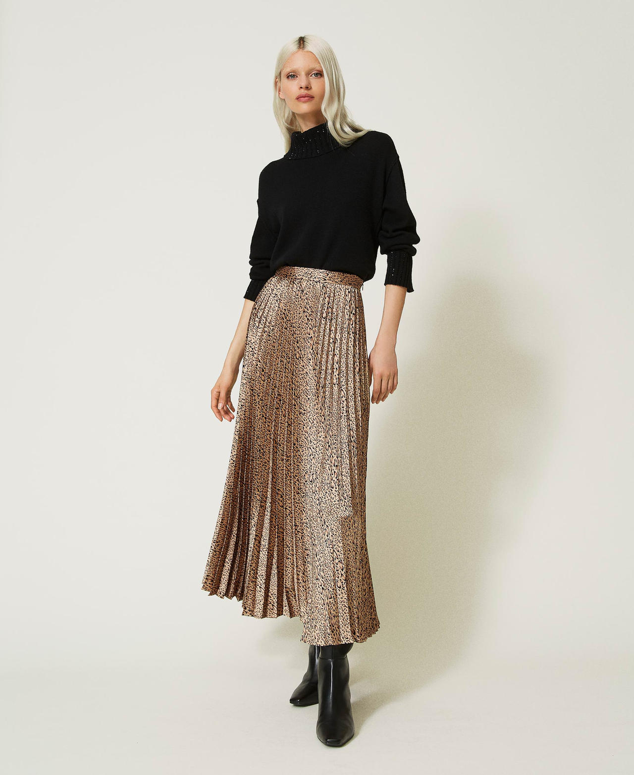 Long pleated satin skirt with animal print