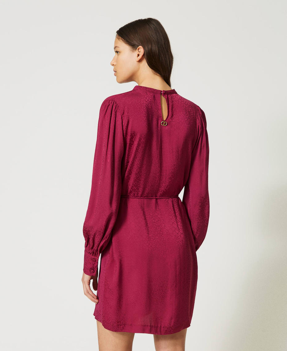 Kurzes Kleid aus Animal-Jacquard „Raspberry Radiance“-Violett Frau 232TP2761-04