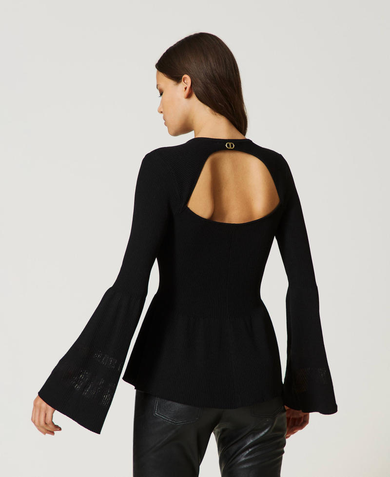 Ribbed jumper with cutout