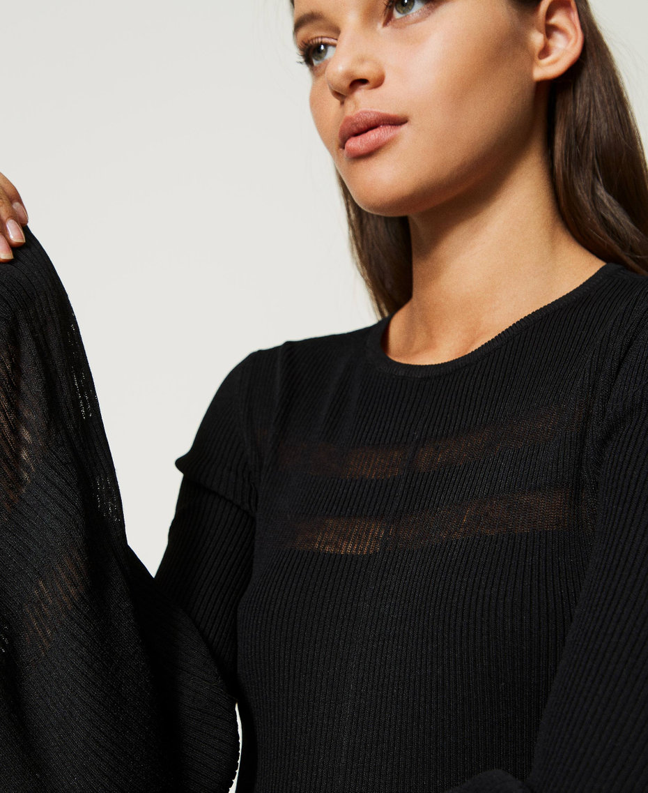 Ribbed jumper with cutout