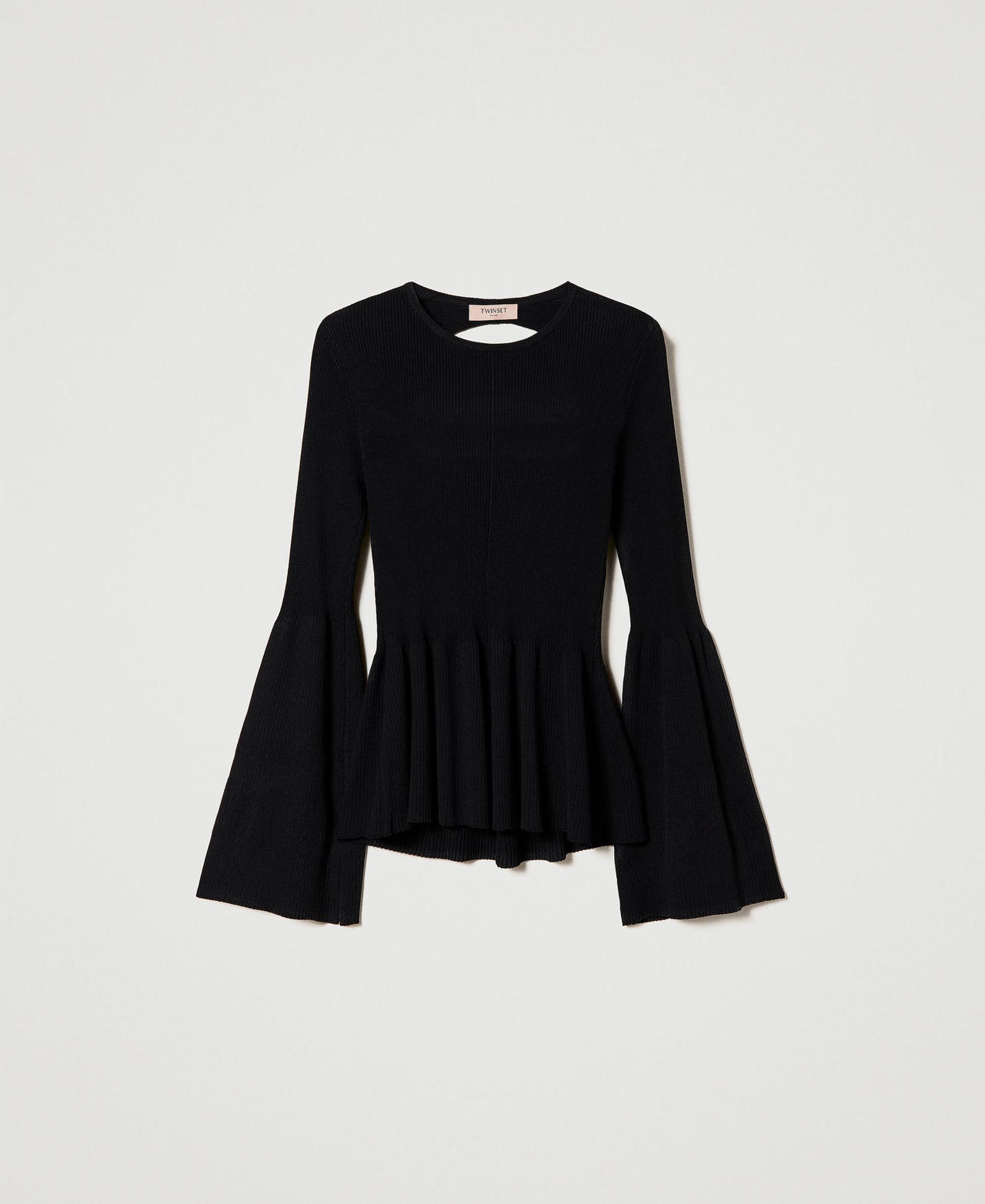 Ribbed jumper with cutout