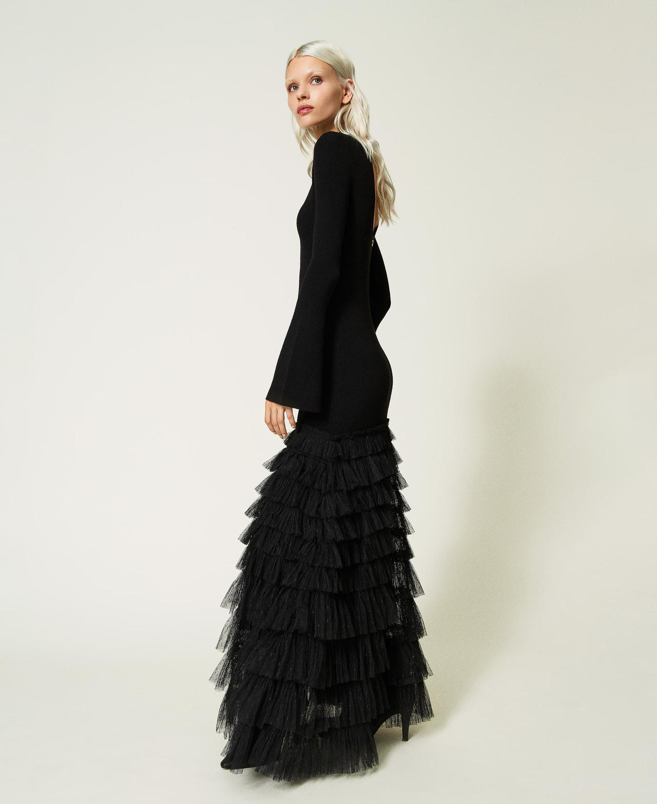 Robe longue en maille avec volants en tulle
