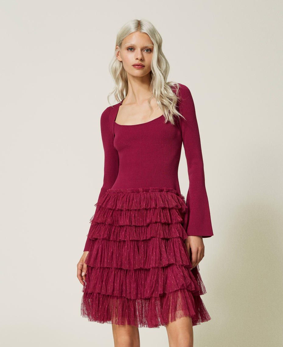 Robe courte en maille avec volants en tulle