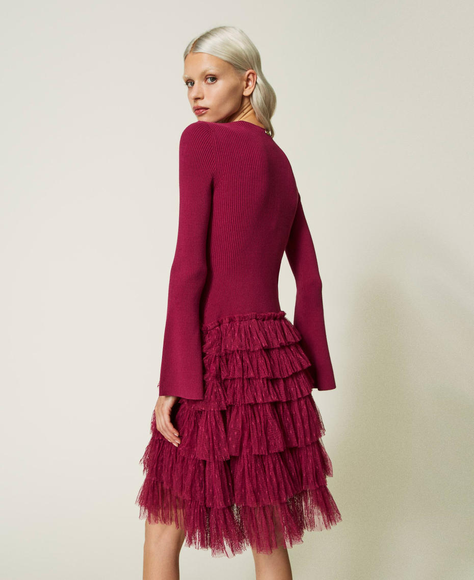 Robe courte en maille avec volants en tulle