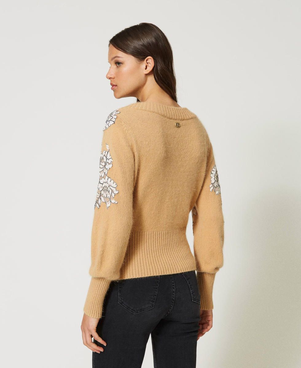 Pull en angora m&eacute;lang&eacute; avec dentelle