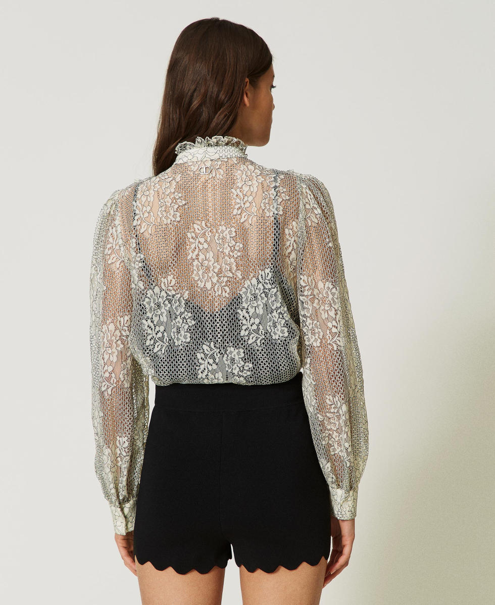 Knit shorts with scalloped hem