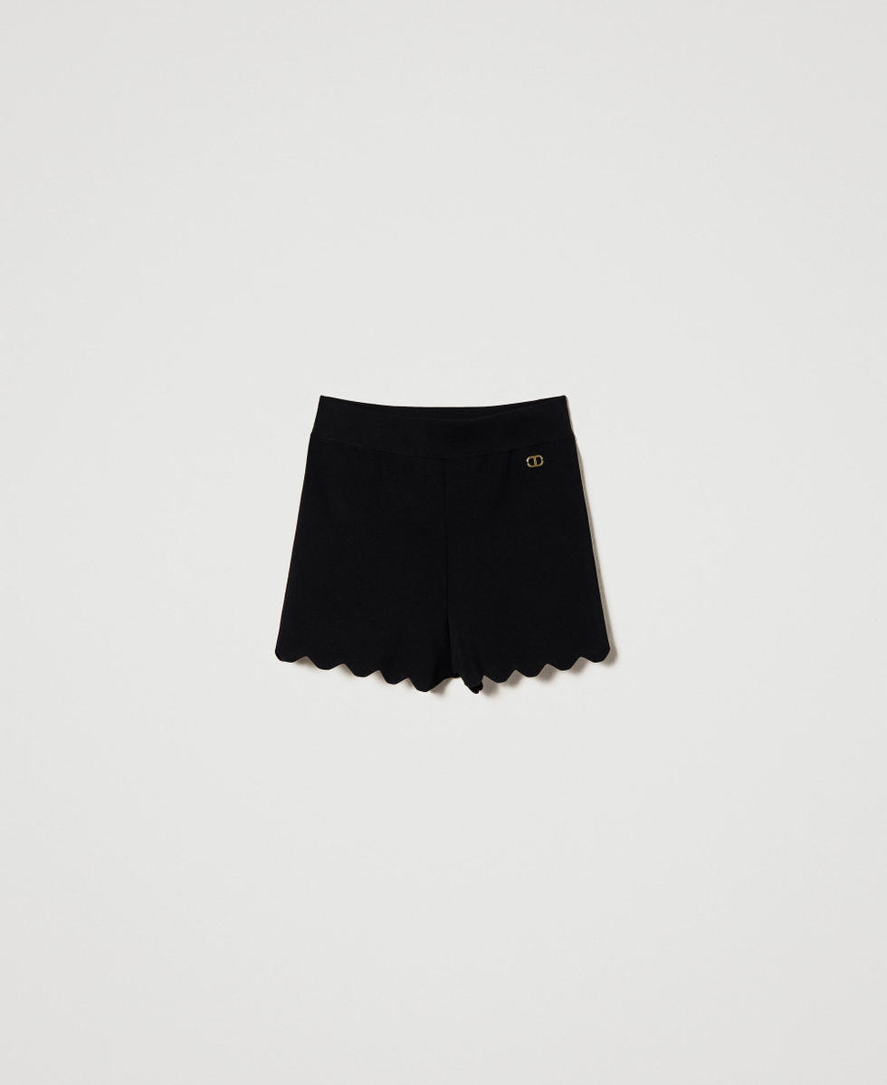 Knit shorts with scalloped hem