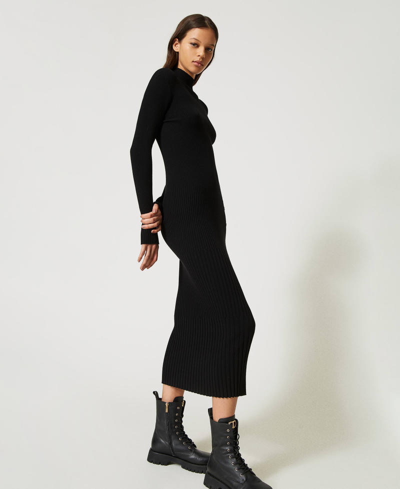 Robe midi en maille côtelée