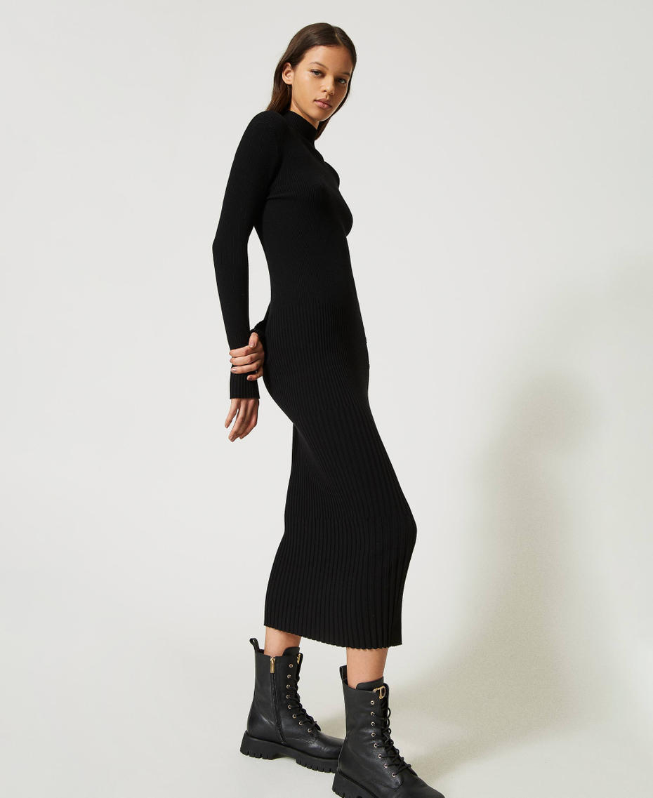 Robe midi en maille côtelée