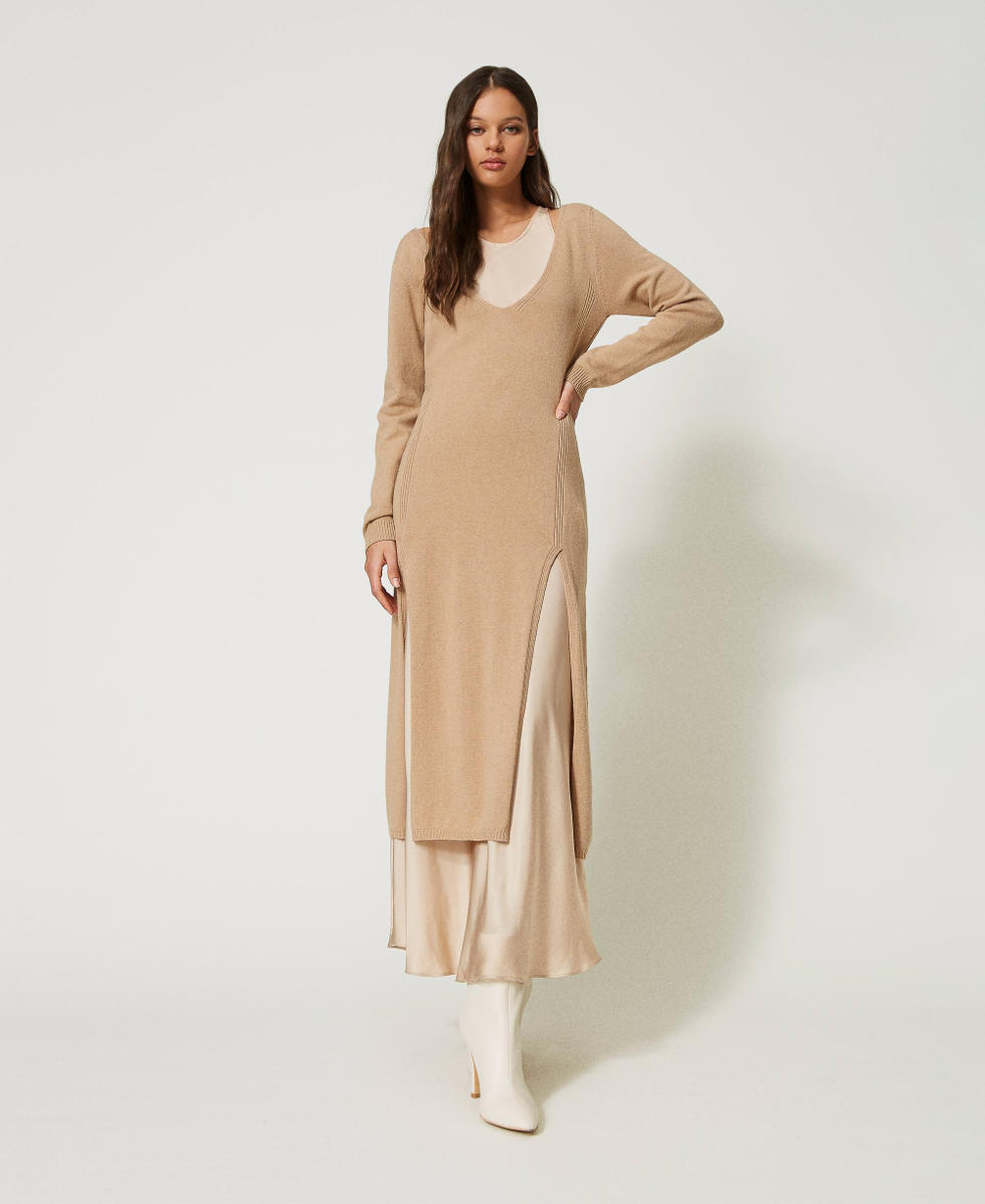 Maxi maglia in misto lana e abito lungo in satin Donna, Marrone