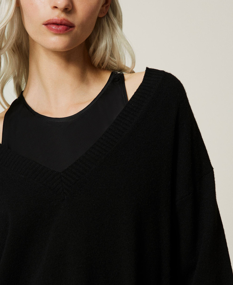 Maxi maglia in misto lana e abito in satin