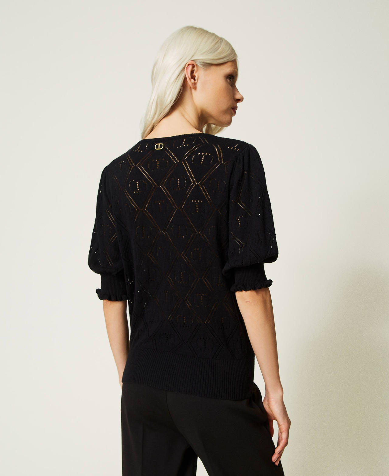 Fitted cashmere blend jumper with Oval T