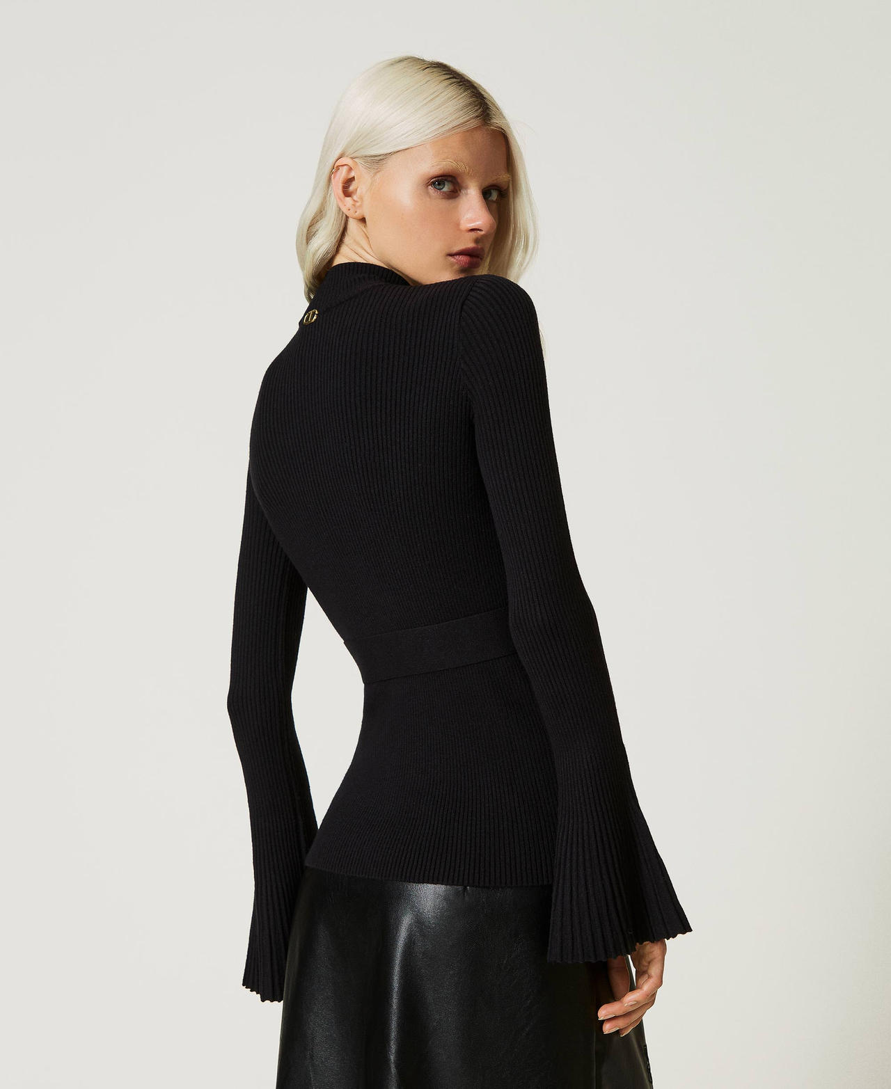 Fitted jumper with Oval T buckle