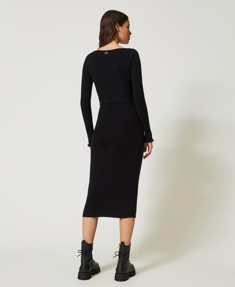 Vestido midi de punto ajustado con hebilla Oval T