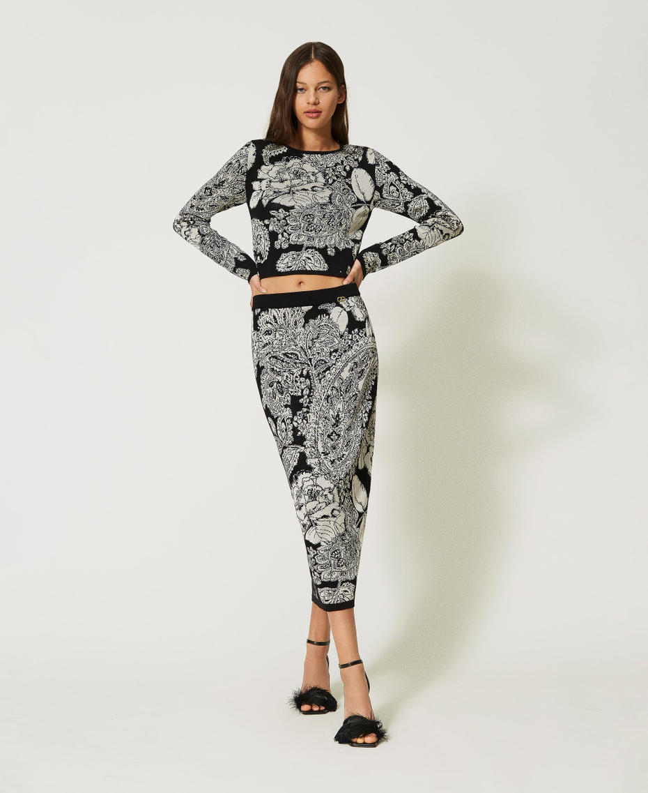 Pull jacquard avec motif paisley et roses