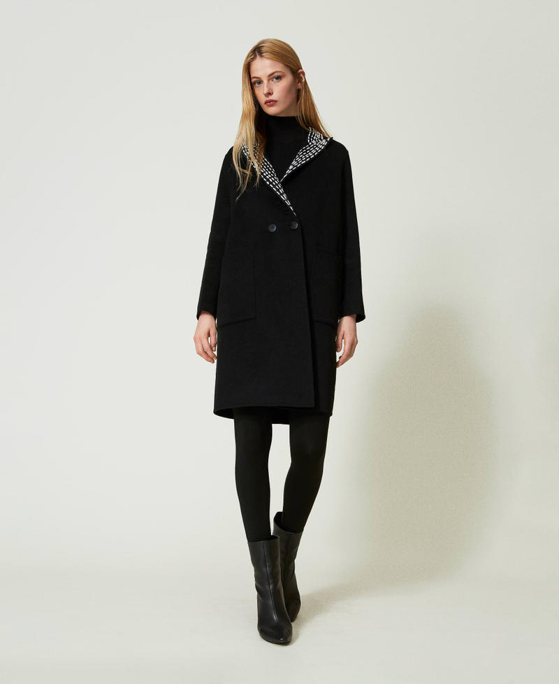 Mantel aus zweilagigem Tuch mit Stickereien Schwarz Frau 232TQ2131_00006_01