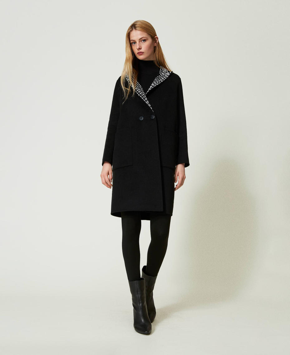 Mantel aus zweilagigem Tuch mit Stickereien Schwarz Frau 232TQ2131_00006_01