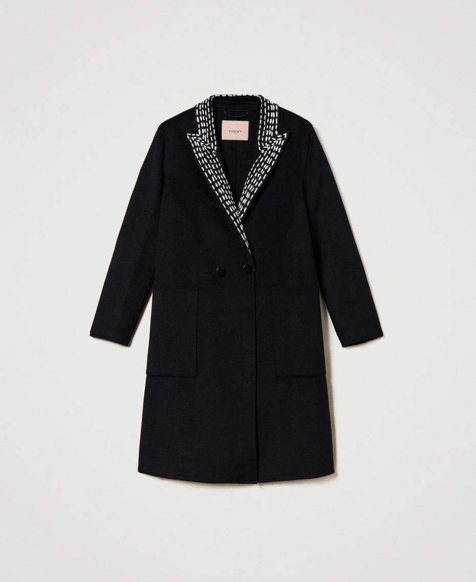 Double wool cloth coat with embroideries