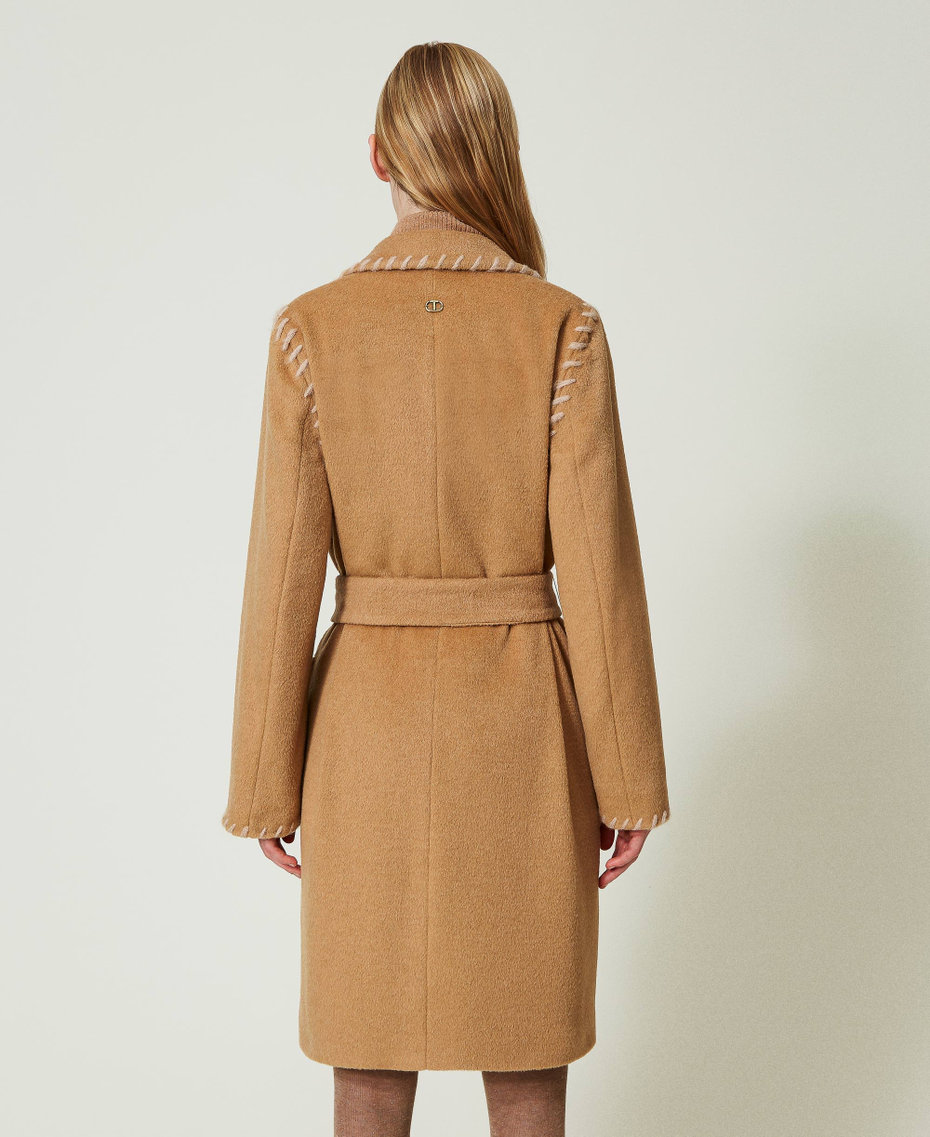 Manteau droit en laine mélangée cardée avec broderies Beige « Light Wood » Femme 232TQ2133-04