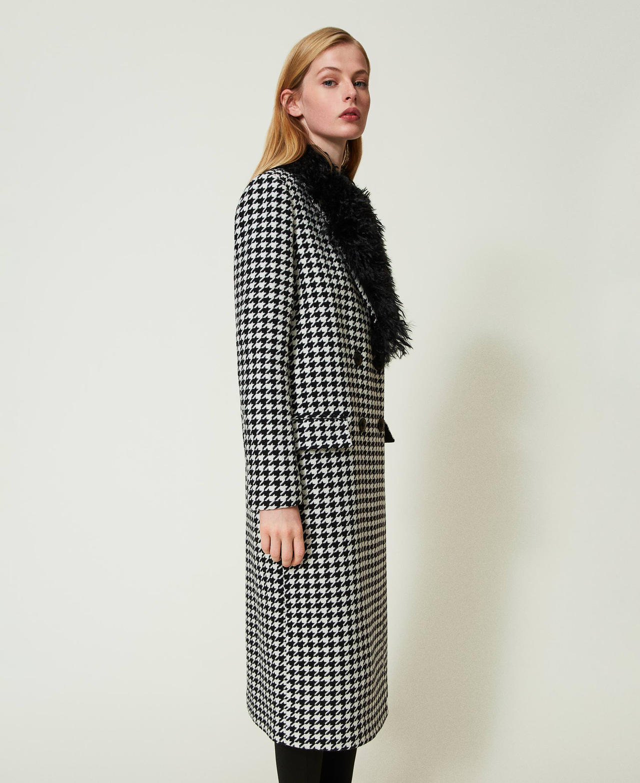 Houndstooth long coat with fringes Snow / Black Houndstooth Pattern Woman 232TQ2137-02