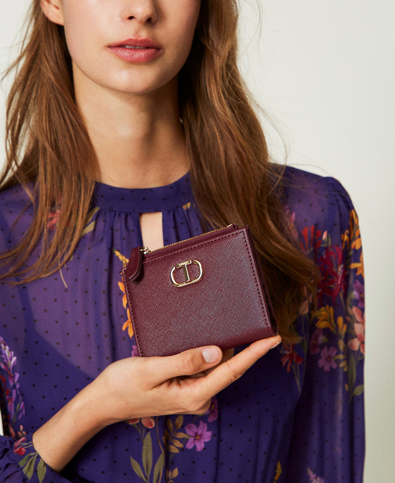 Wallet with zip and Oval T "Raspberry Radiance" Purple Woman 232TQ701H_07212_0S