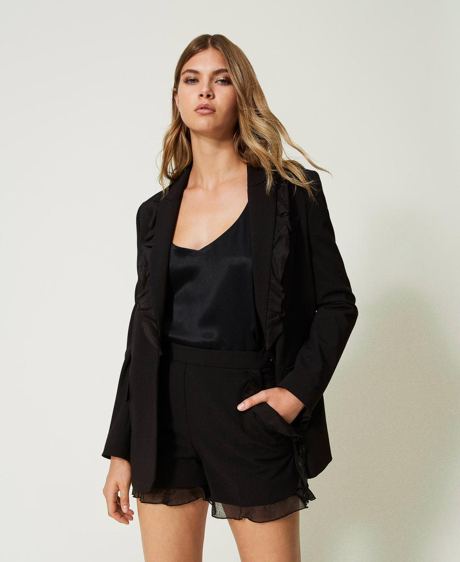 Short avec volants en organza