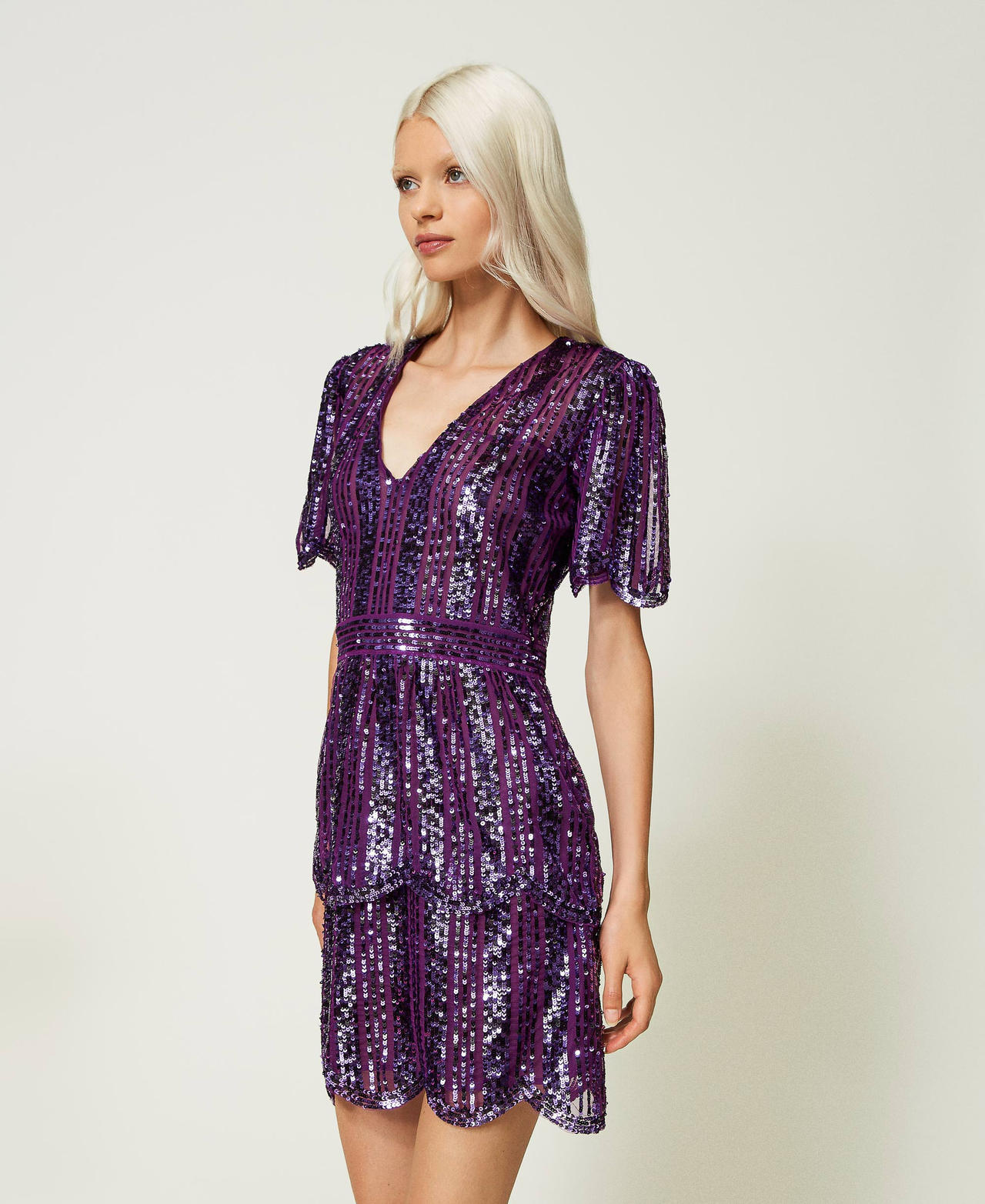 Robe courte en tulle avec sequins brod&eacute;s