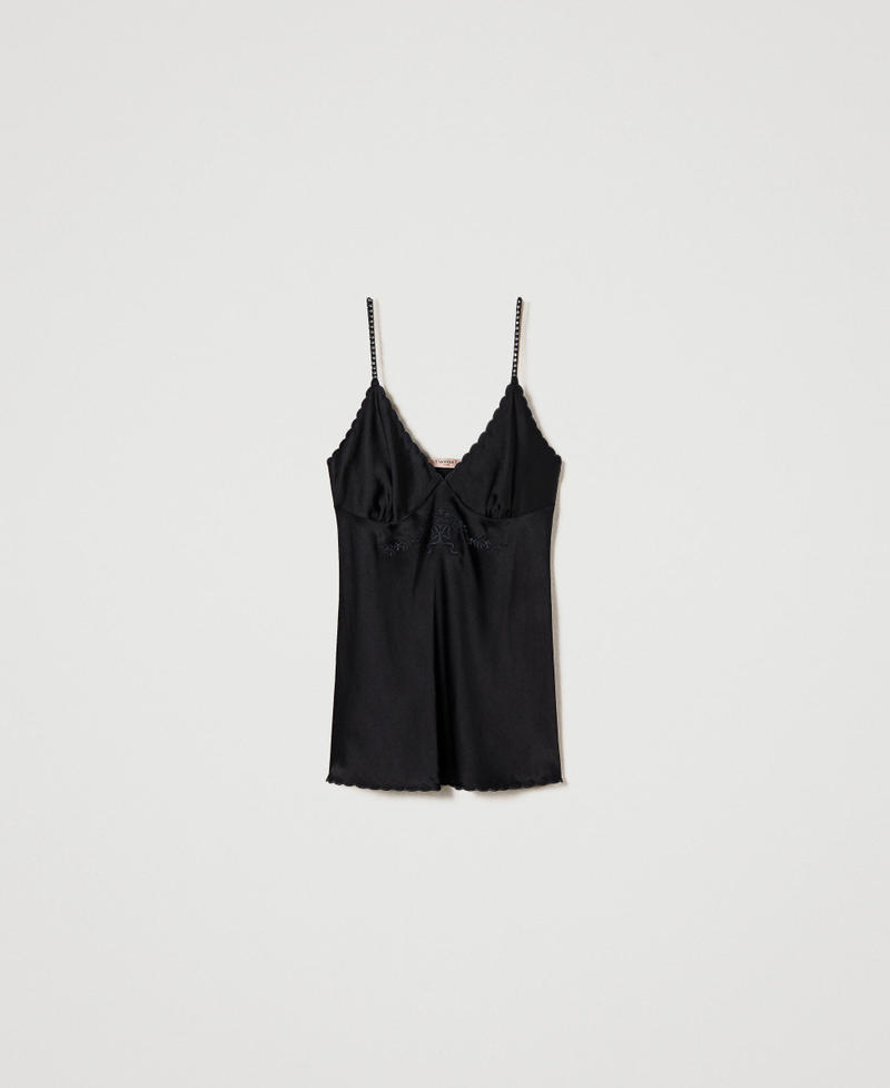 Top en satin avec broderie