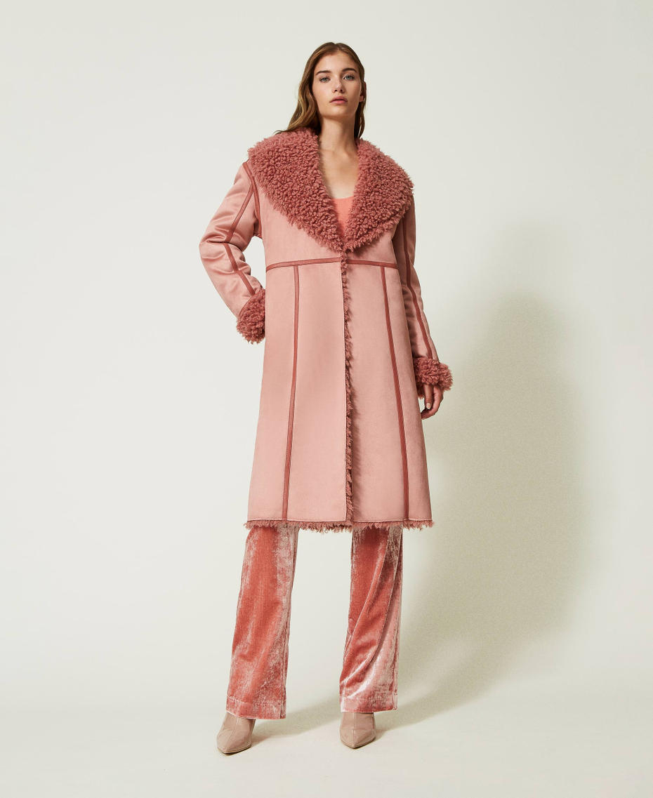 Manteau effet cuir velours avec fausse fourrure