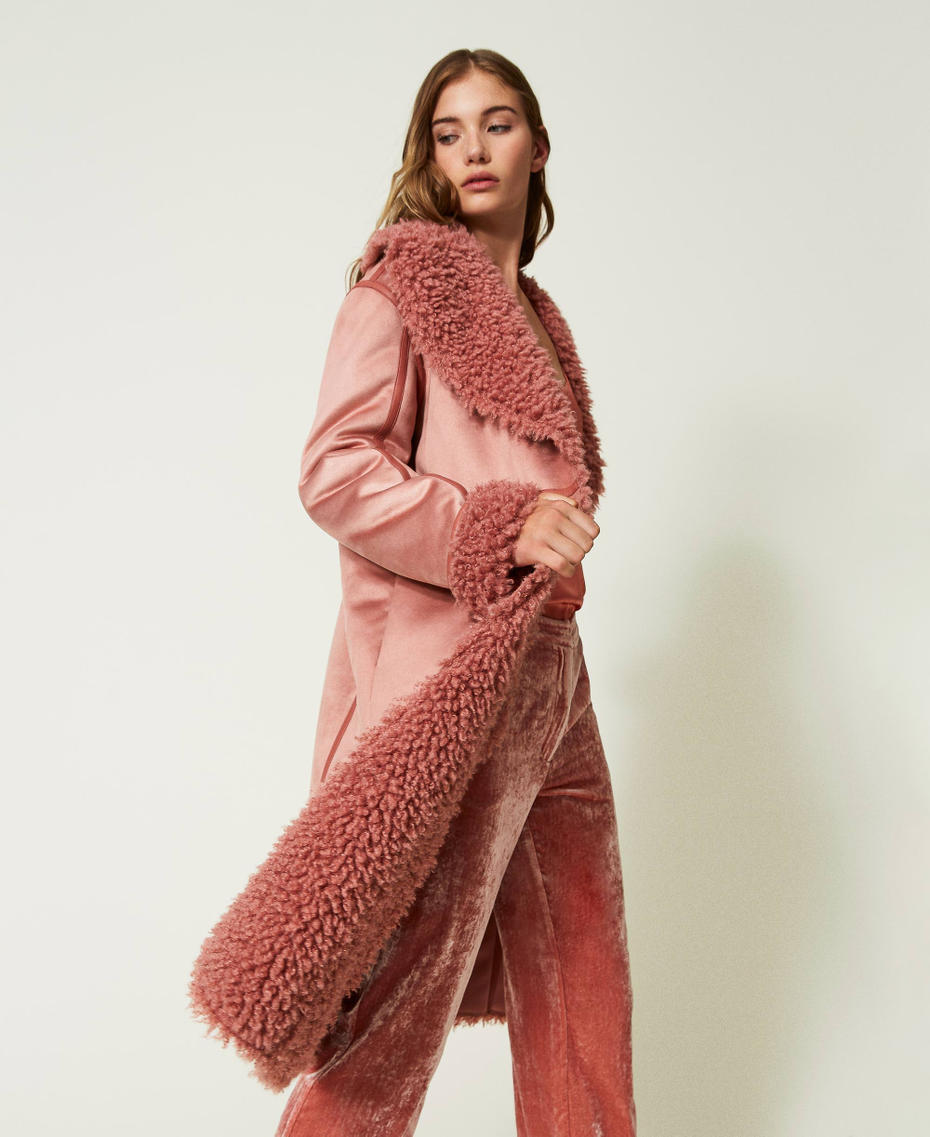 Manteau effet cuir velours avec fausse fourrure