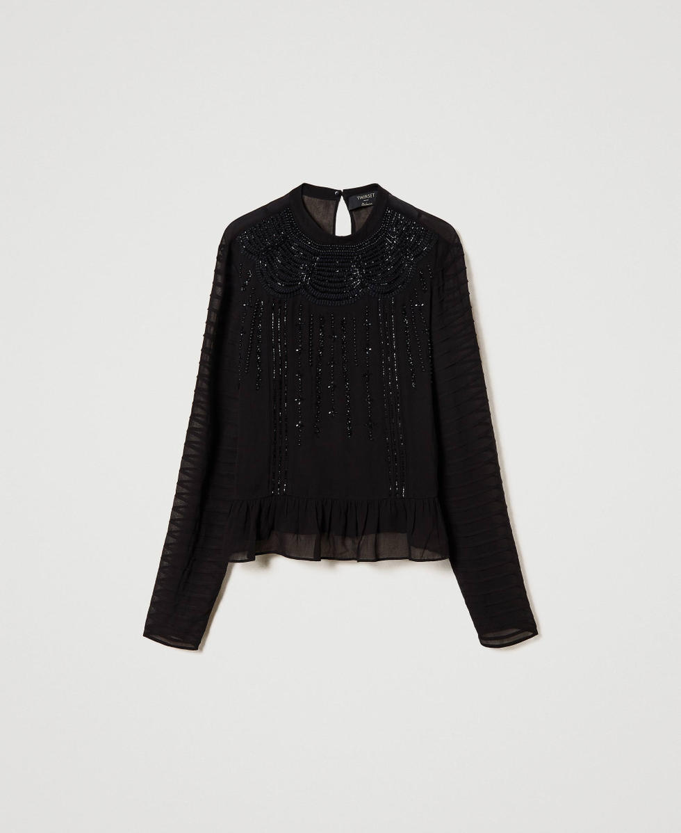 Blusa de georgette con bordado a mano