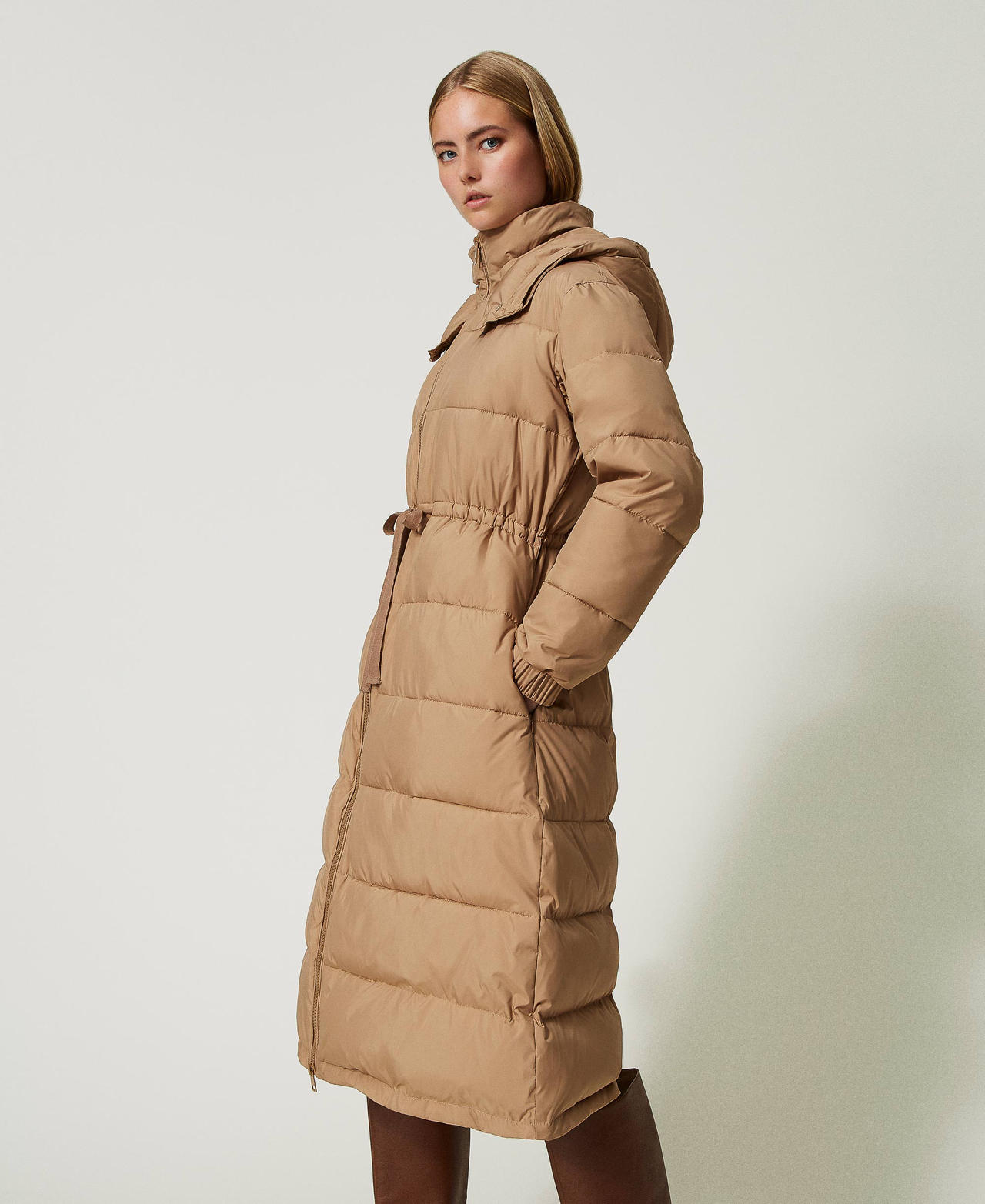Long puffer jacket with hood and drawstring Pecan Brown Woman 232TT2243-02