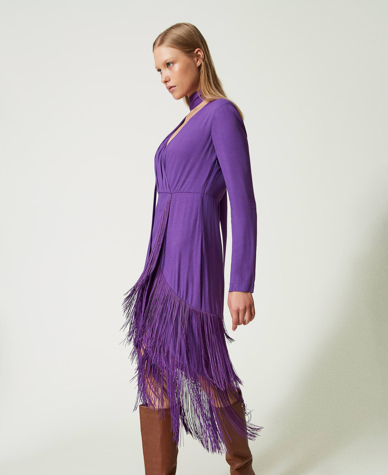 Long crêpe dress with fringes