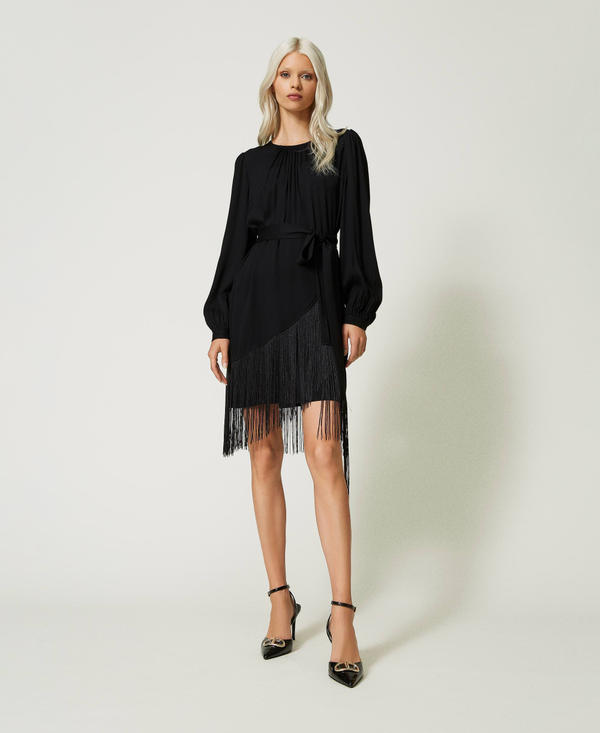 Robe courte en crêpe avec franges