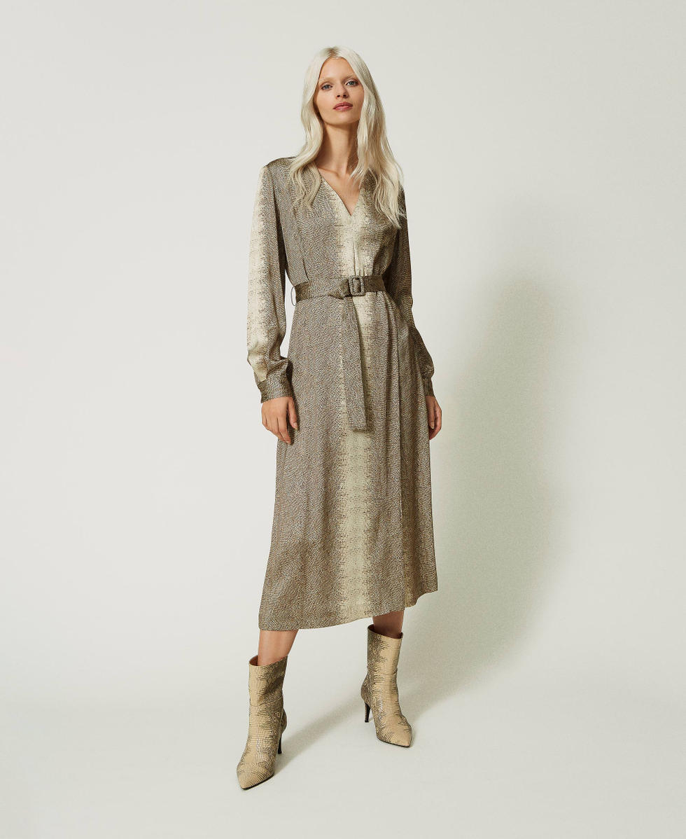 Robe longue en satin avec imprim&eacute; l&eacute;zard