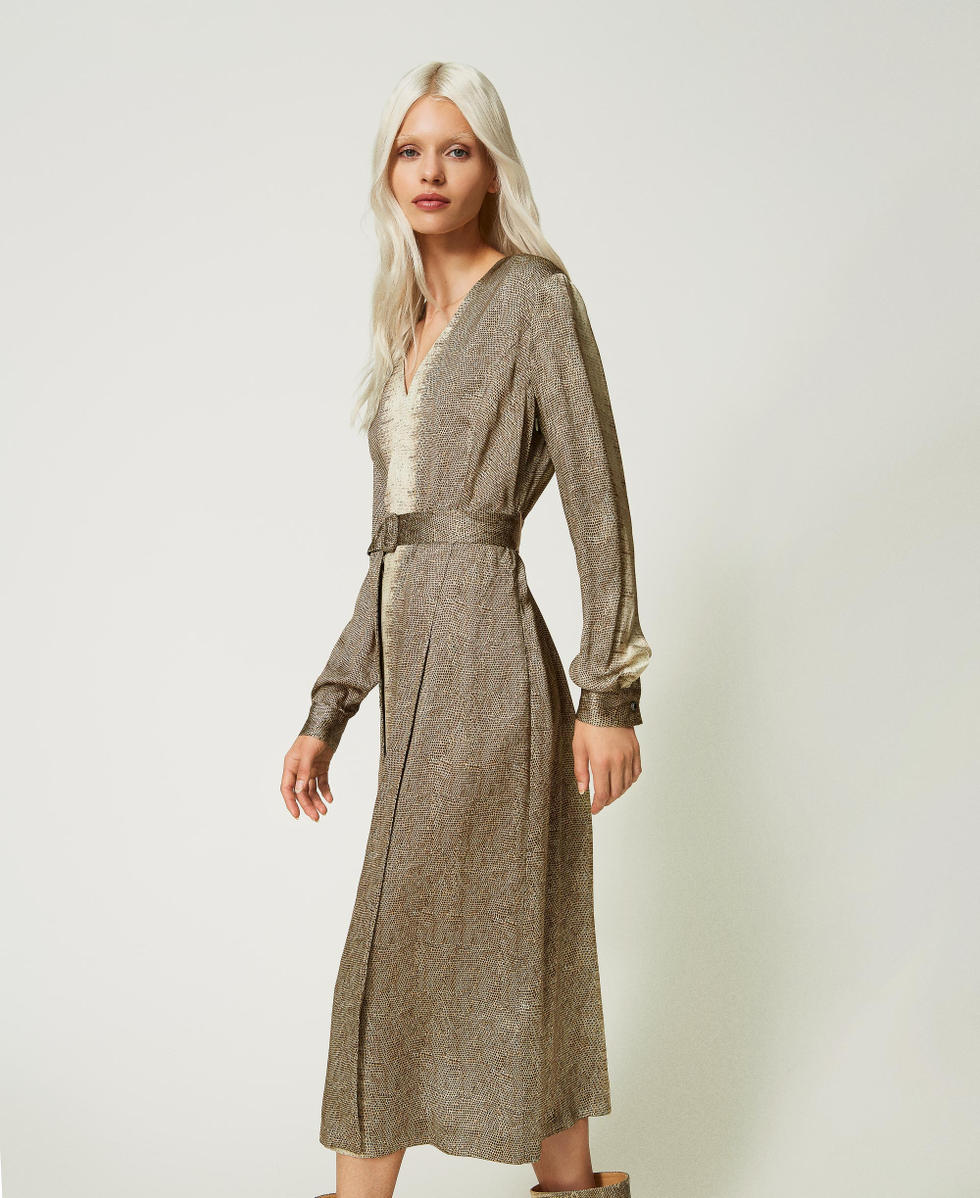 Robe longue en satin avec imprim&eacute; l&eacute;zard
