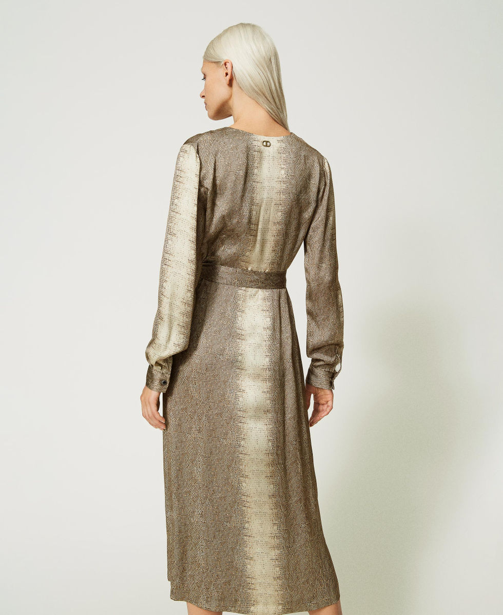 Robe longue en satin avec imprim&eacute; l&eacute;zard