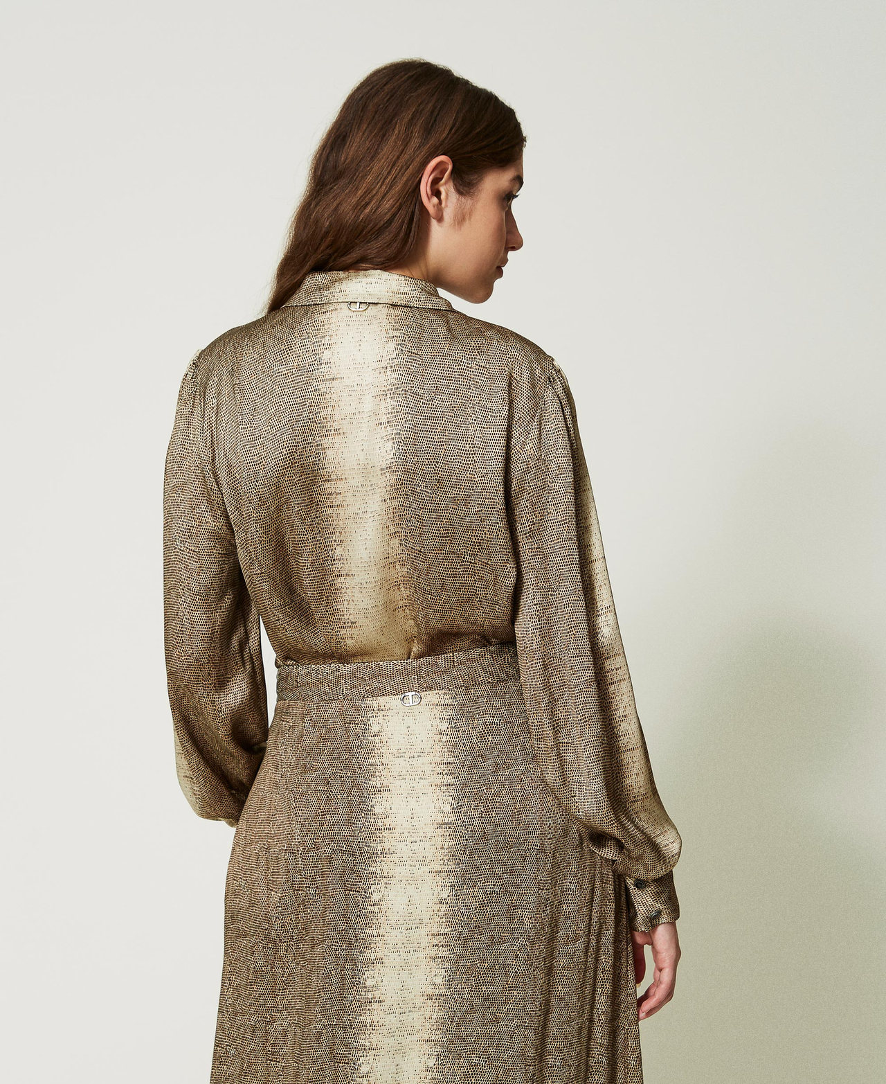 Chemise en satin avec imprim&eacute; l&eacute;zard