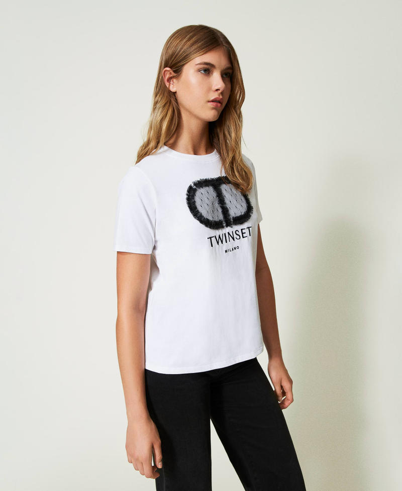 Camiseta regular con Oval y encaje