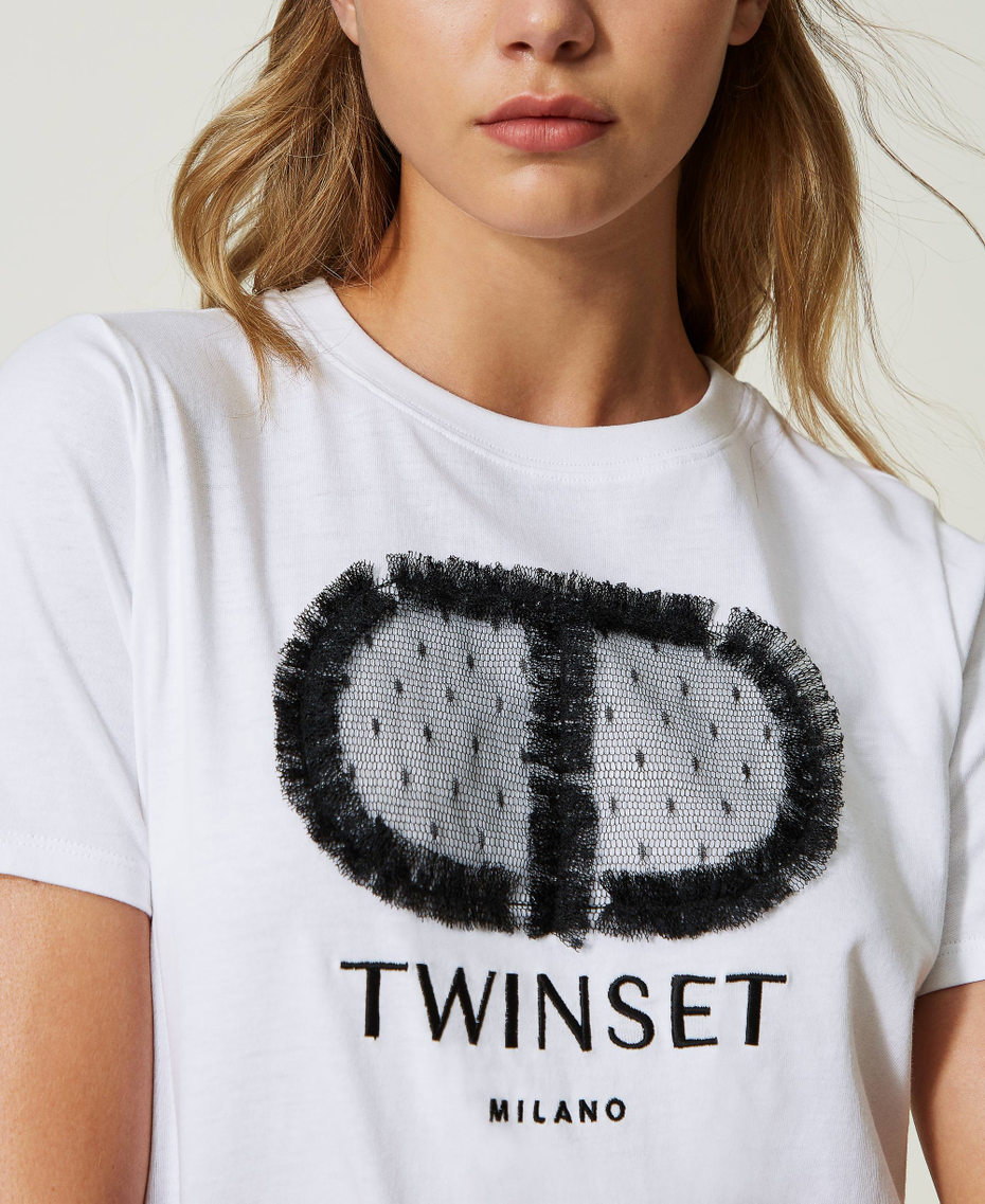 Camiseta regular con Oval y encaje