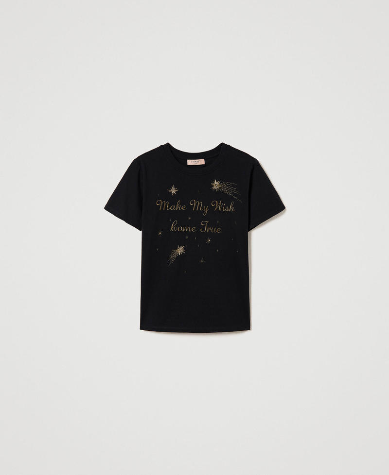 Regular t-shirt with handmade embroidery