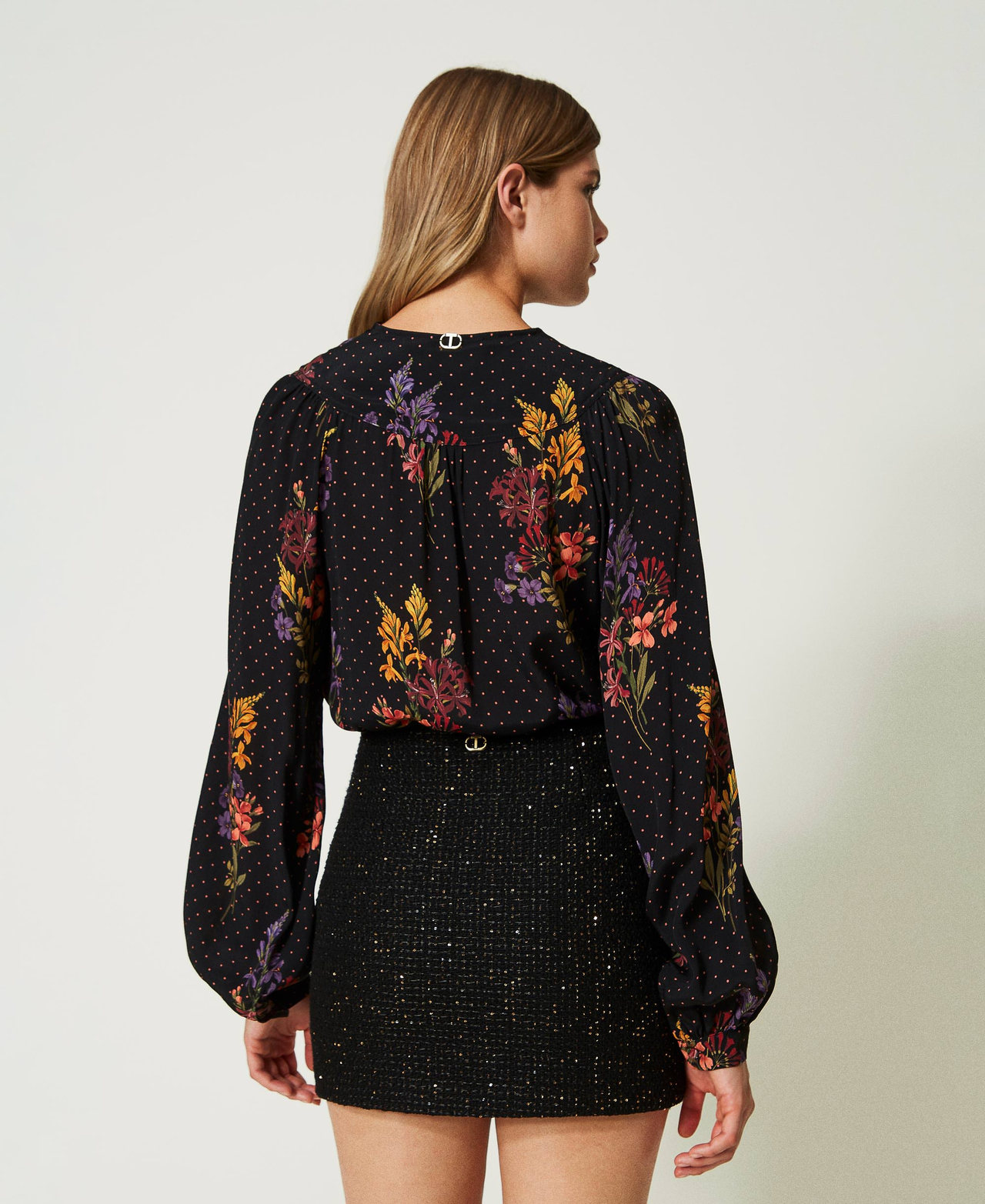 Blusa in cr&ecirc;pe a fiori e pois