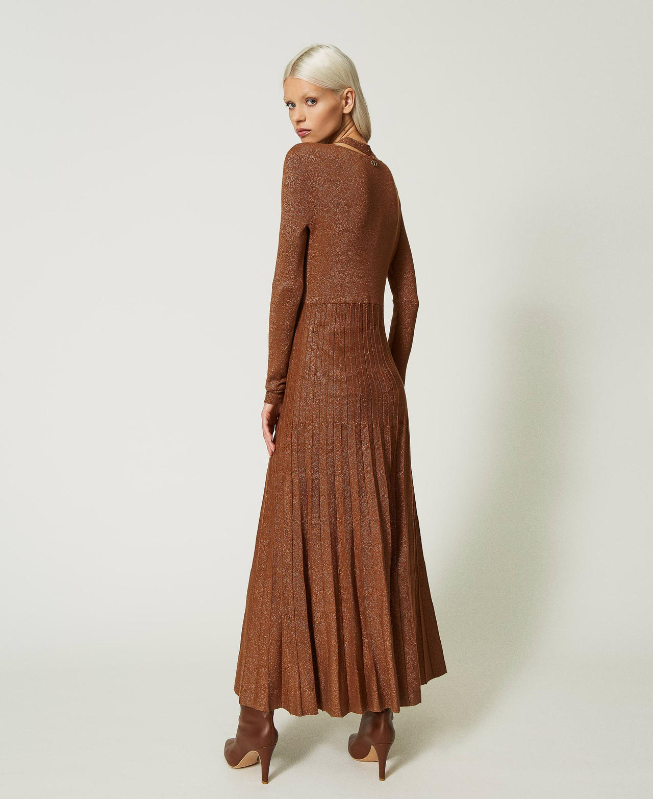 Long pleated lurex knit dress "Bubinga Wood” Brown Woman 232TT3270-03