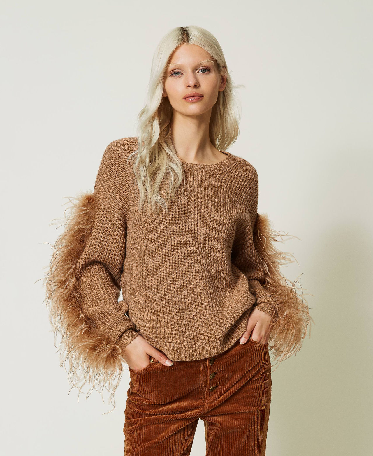 Wool blend jumper with feathers Pecan Brown Woman 232TT3330-02