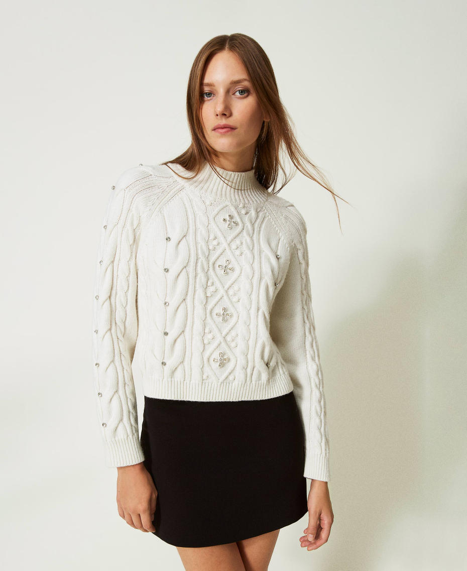 Pull en laine mélangée avec broderie réalisée à la main