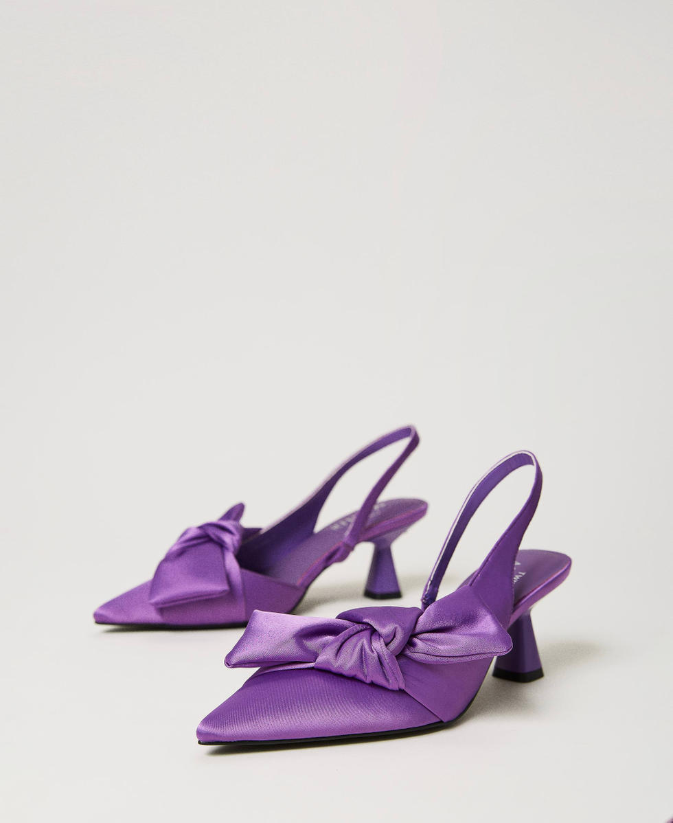 Zapatos de sal&oacute;n destalonados de lazo