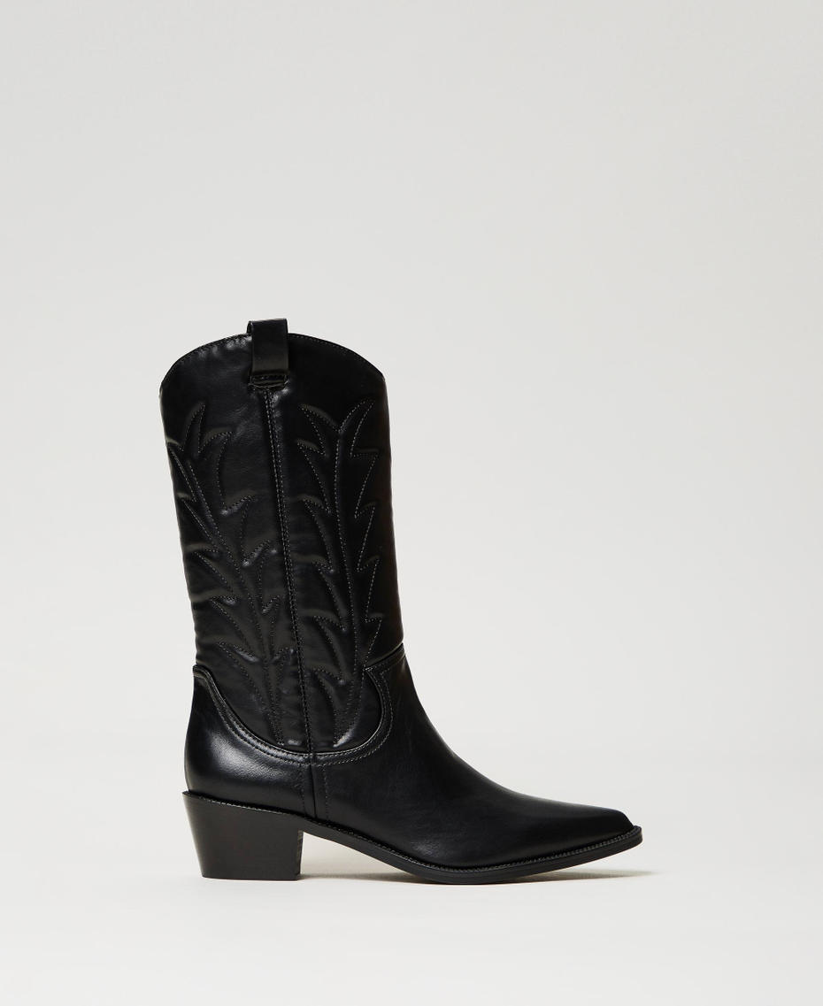 Texas boots with embroidery